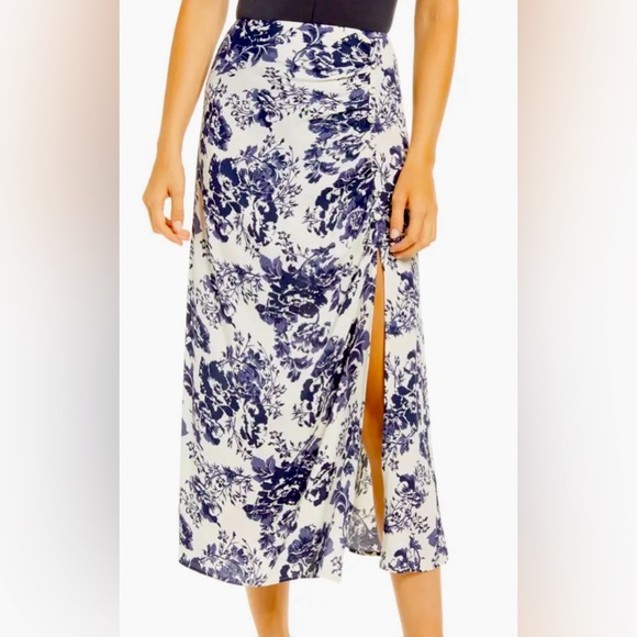 Reformation Dresses & Skirts - Reformation Grazie miniskirt in madame print.